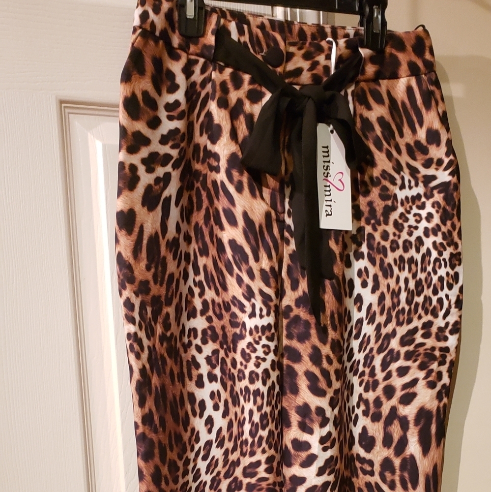 NWT Treandey Leoperd Print8 pants with a black t
